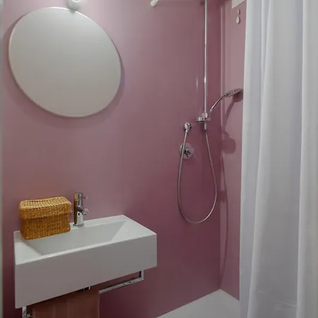 Emanuela - Vatican Apartment Rom