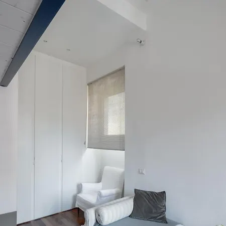 Emanuela - Vatican Apartment *